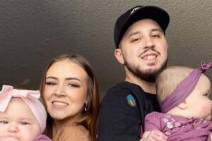 Alexis LaRue tem apenas 1,60 metros e teve as gêmeas Camila e Helena