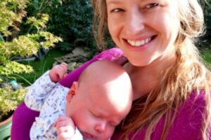 Mãe deixa placenta ligada ao filho por cinco dias