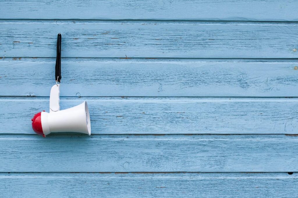 Mãe desabafa após sogra culpá-la por tudo o que vê de “negativo” na neta