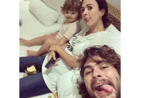 Clara Maria com a boca toda borrada de batom
