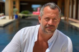 O ator está viajando para Trancoso com a família