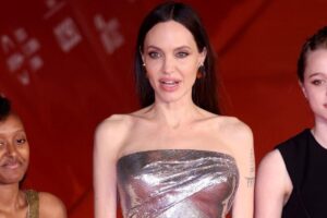Angelina Jolie apareceu com as filhas Zahara e Shiloh