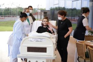 Tauã indo para o churrasco todo feliz