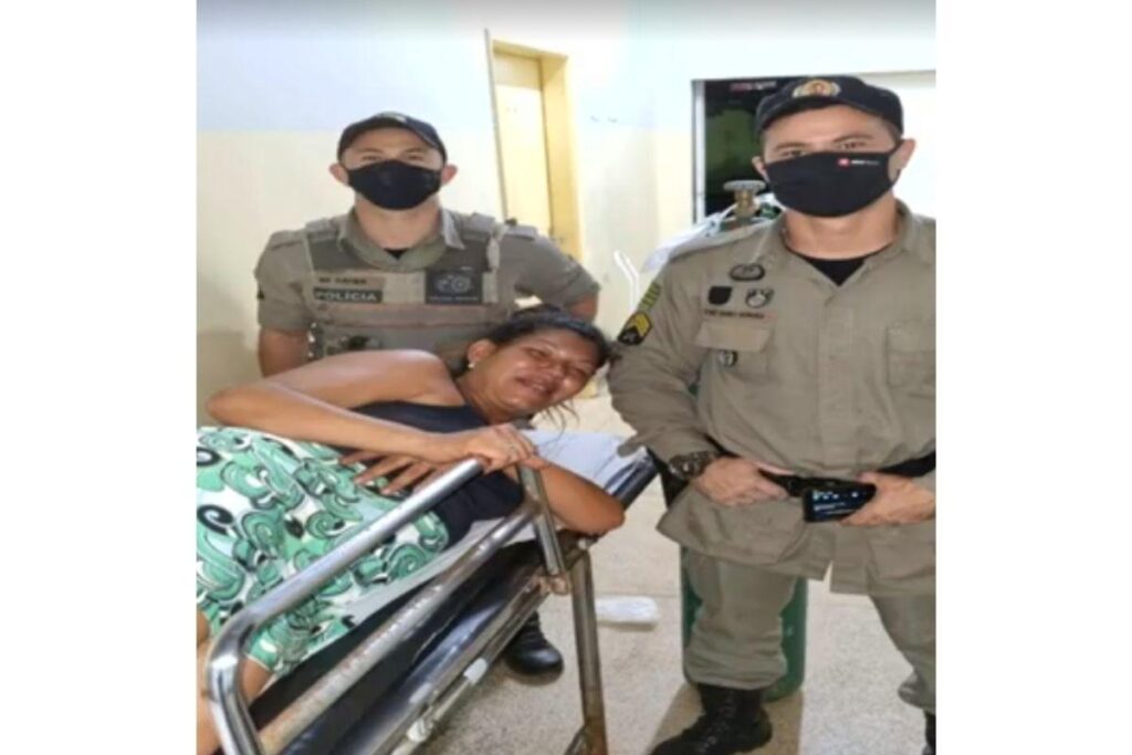 Bebê que nasceu dentro da viatura