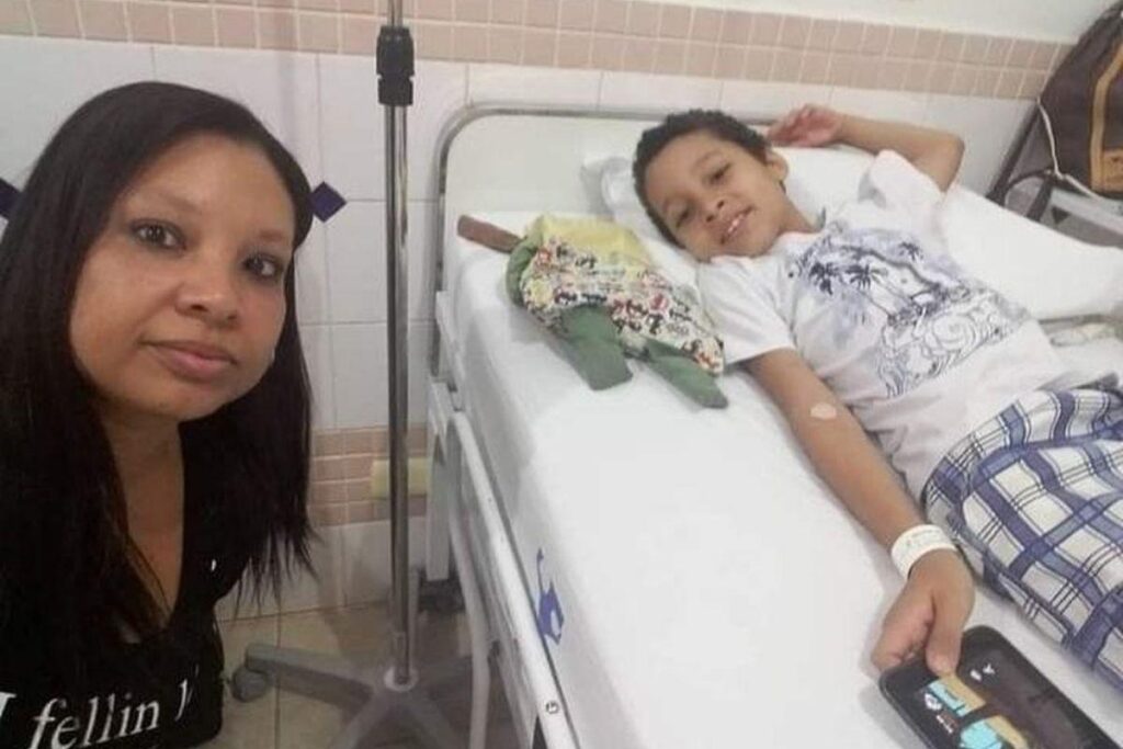 A mãe acredita que Arthur terá alta no ano que vem