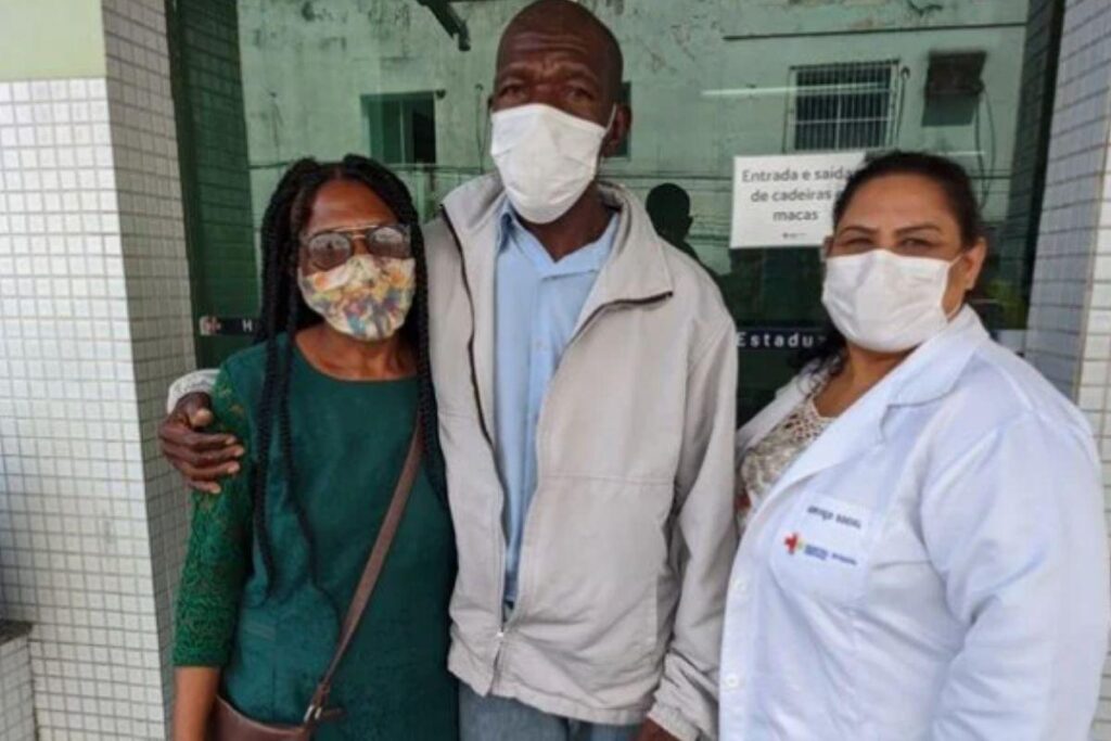 Homem reencontra irmã que não via há 24 anos