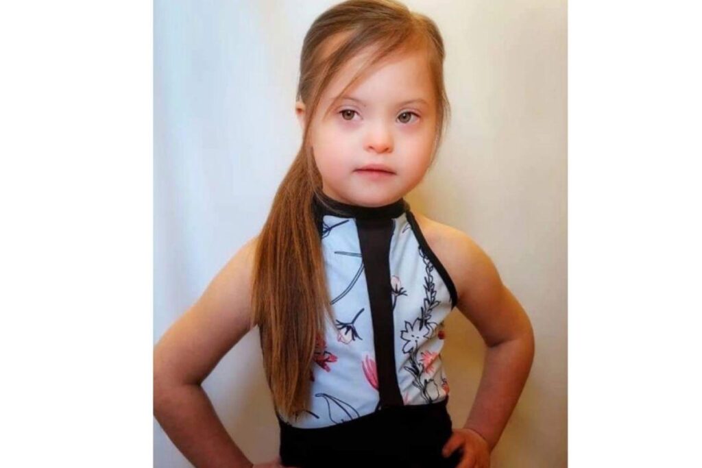 Garota com Síndrome de Down se torna modelo da loja de roupas, Primark