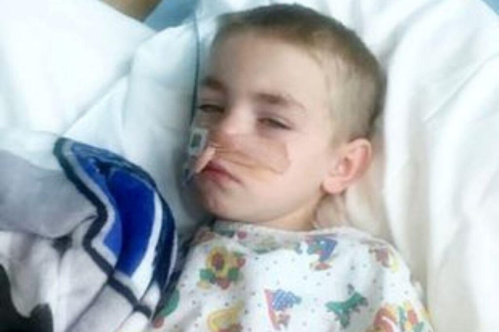 As bolinhas eram de imã e se juntaram dentro do estômago do menino causando a perfuração