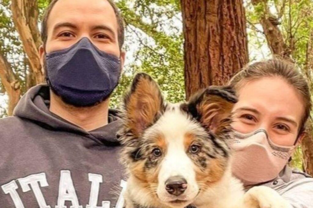 Casal nomeia cachorro com nome do app que se conheceram