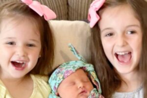 Mãe dá à luz três meninas exatamente no mesmo dia com três anos de diferença entre os partos