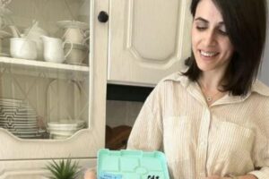 Mãe decora a lancheira dos filhos no Halloween