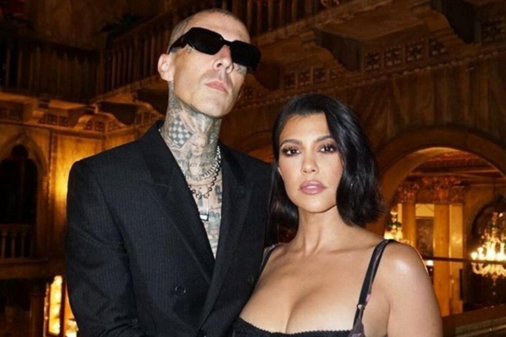Uma fonte informou que Kourtney Kardashian e Travis Barker planejam ter filhos
