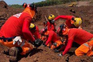 O Corpo de Bombeiros encontrou um novo corpo na região de Brumadinho na manhã do dia 2 de outubro