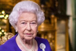 Rainha Elizabeth II não deve mais aparecer em eventos sozinha após internação