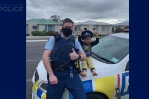 O policial alertou os pais do menino que eles só devem ligar em casos reais de emergência