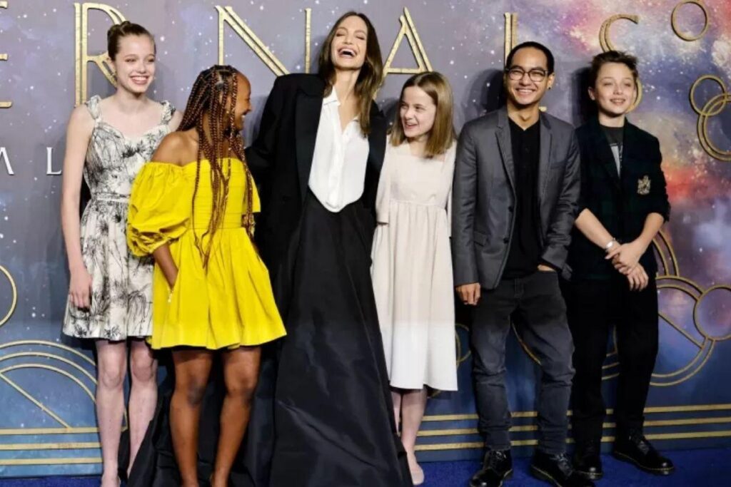 Shiloh e Angelina usaram o mesmo vestido