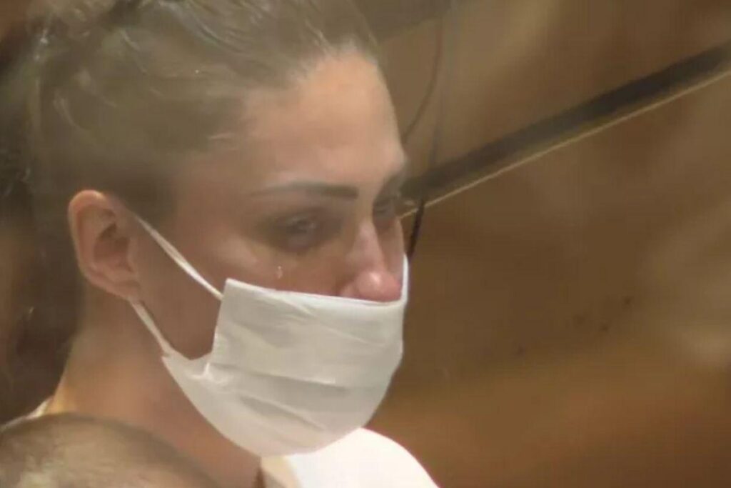 Monique chorou durante o depoimento de Leniel