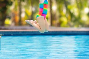 Piscina infantil com armação em metal retangular feita de lona de PVC