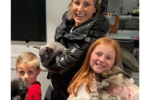 Criança de 7 anos perde o dente e guarda para ganhar dinheiro da fada do dente