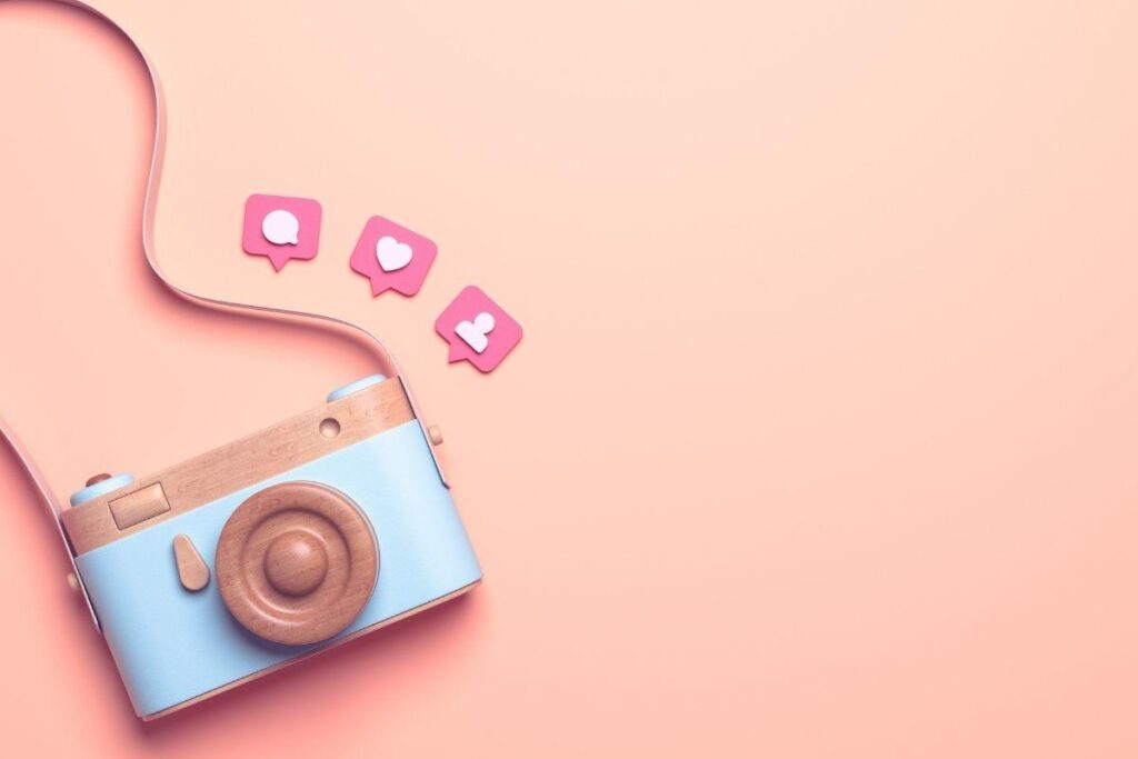 Câmera Instax Mini 11 branca que revela a foto na hora