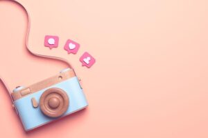 Câmera Instax Mini 11 branca que revela a foto na hora