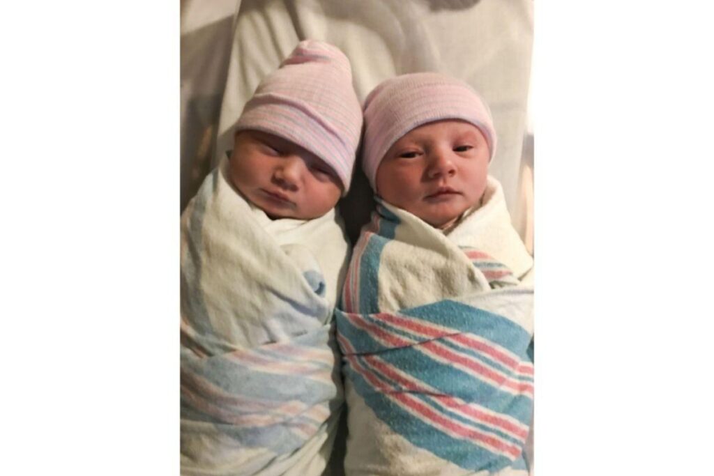 Mulher descobre ser mãe de gêmeas quando deu à luz