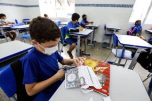 Segundo a pesquisa alunos que tiveram as escolas reabertas enfrentam menos dificuldades