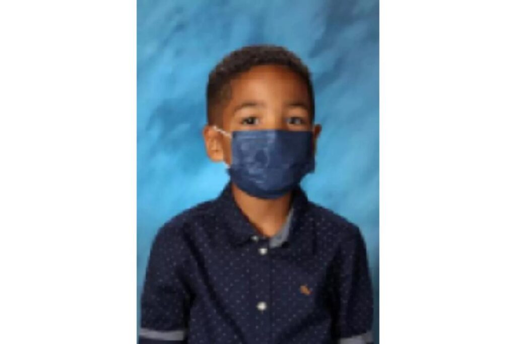 Mason não tirou a máscara nem para tirar a foto