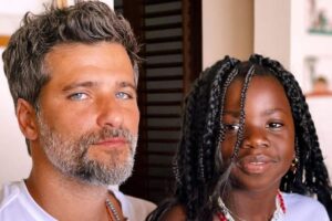 Bruno Gagliasso combinou o look com a filha, Titi