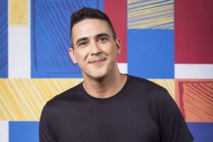 André Marques publica foto com bebê e fã questiona quando terá o dele