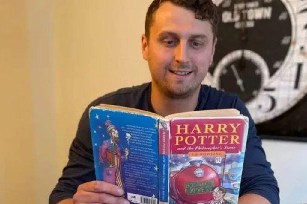 Um homem chamado Harry Potter vendeu umas das primeiras edições de Harry Potter