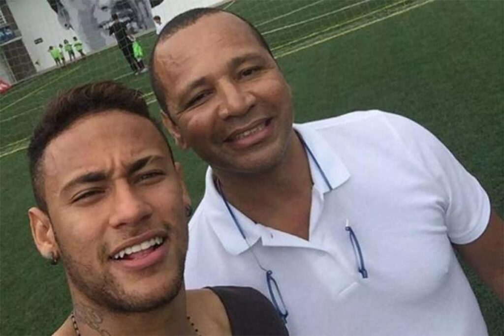 Pai de Neymar saiu em defesa do jogador após Galvão Bueno ter supostamente o chamado de idiota