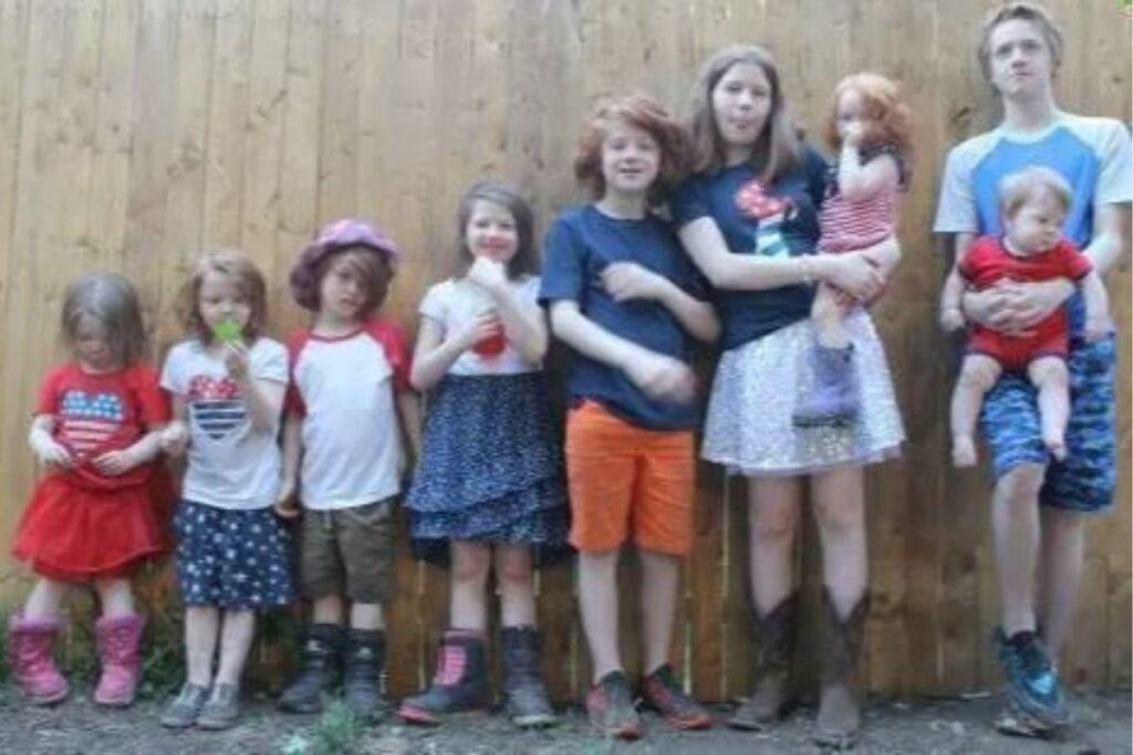 O armário é igual ao que guardamos pratos e copos na cozinha