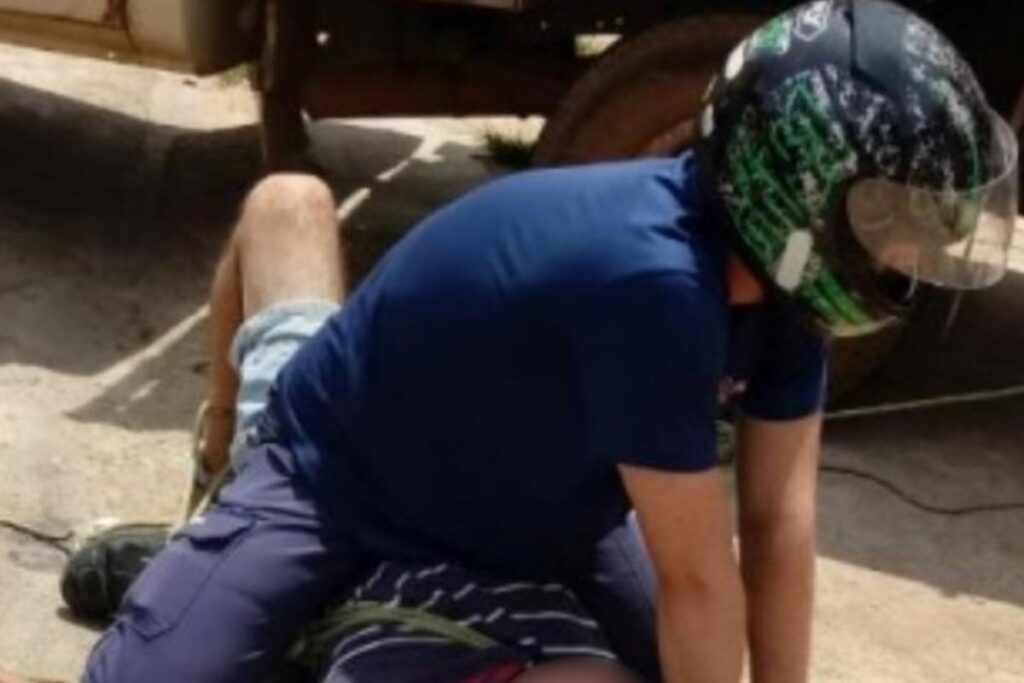 O jovem imobilizou o pai para ajudar a mãe