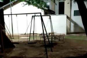 Moradores ficaram surpresos ao ver brinquedos de parque mexendo sozinhos