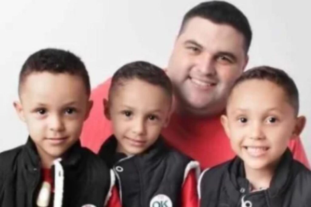 Tio adota sobrinhos trigêmeos