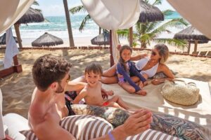 Estar em contato com novas culturas é essencial para o desenvolvimento de seu filho