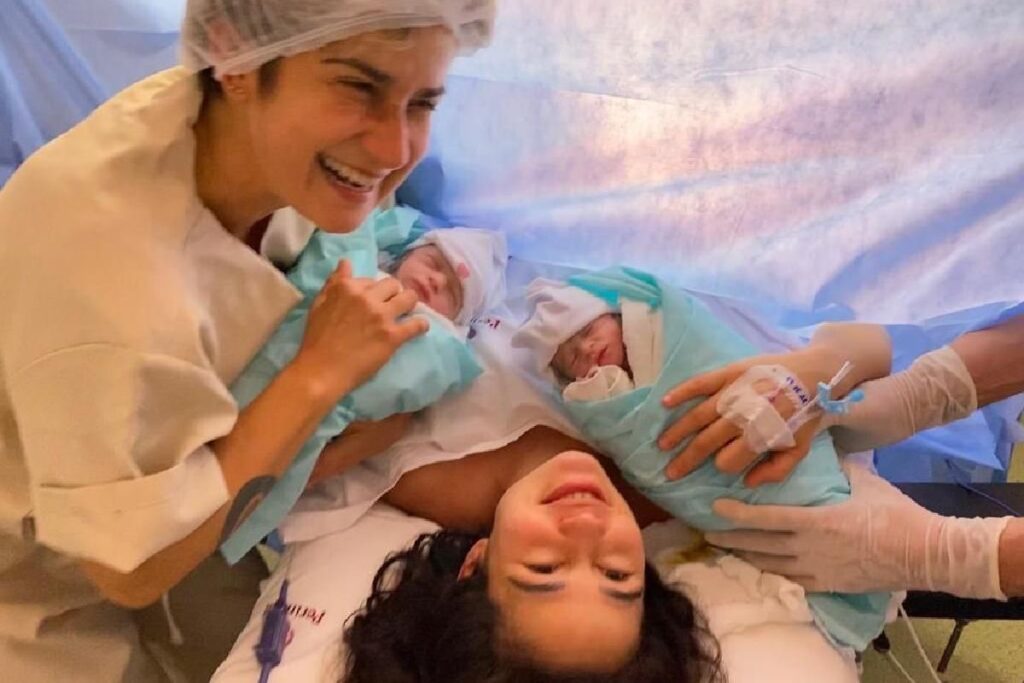 Nanda Costa relembra dia do nascimento das filhas