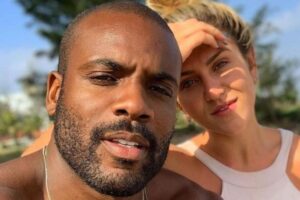 Rafael Zulu ao lado do filho Kalu e da esposa Aline Becker