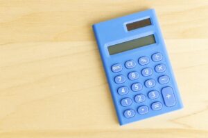 Homem quita dívida dos pais em escola