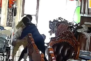 O acidente foi registrado através das câmeras de segurança