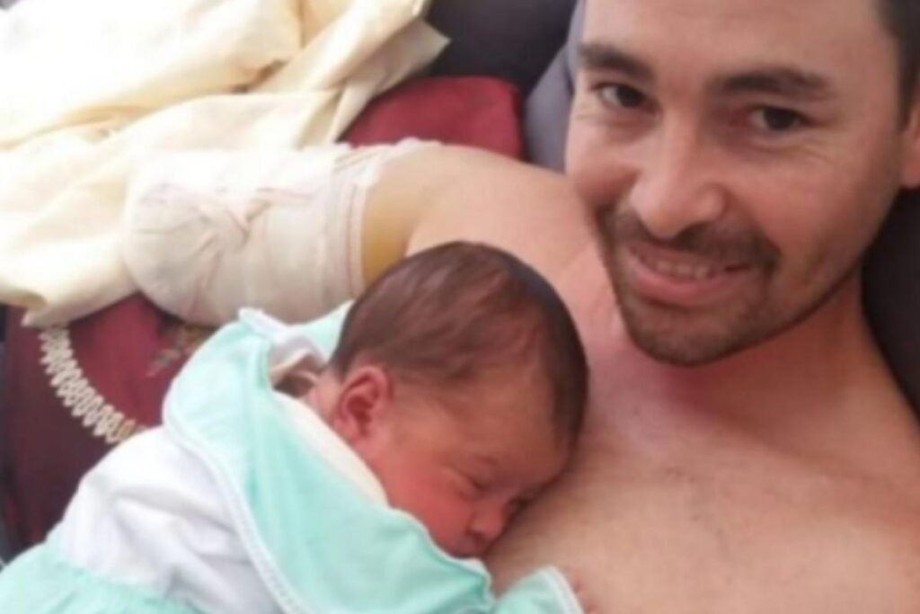 Nilsou ganha prótese para segurar o filho pela primeira vez