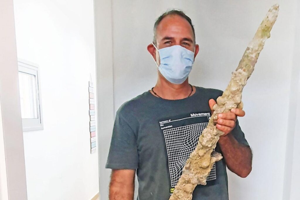 O israelense encontrou o objeto inusitado acidentalmente