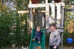 Carley Anderson perdeu o filho para um monte de folha