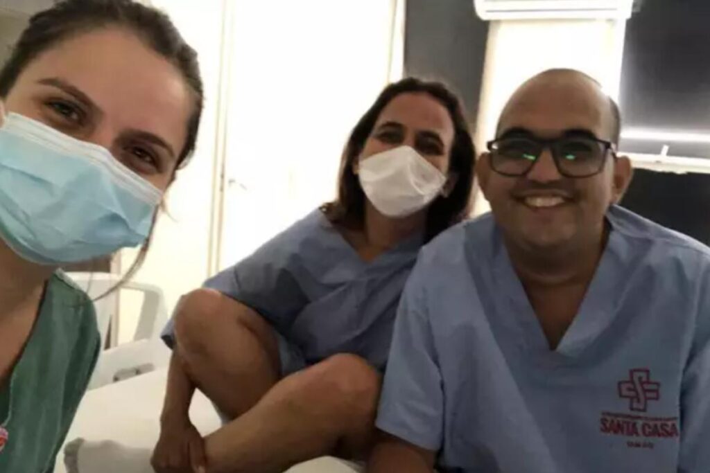 Eliene e Renie juntos para realizar a cirurgia de transplante