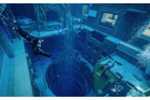 Maior piscina do mundo tem até cidade submersa