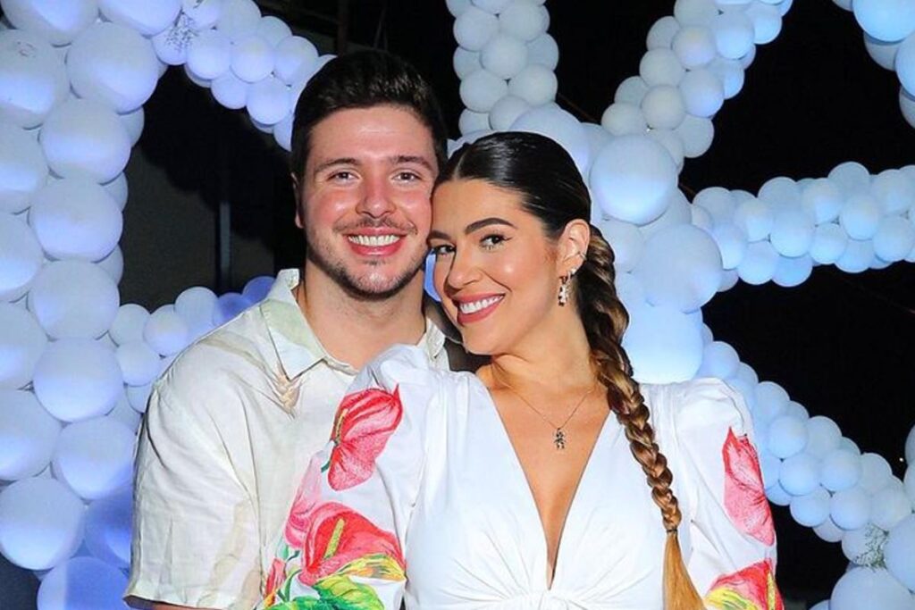 Vivian Amorim mostra barriga na 24° semana de gestação ao compartilhar foto de biquíni