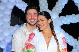 Vivian Amorim mostra barriga na 24° semana de gestação ao compartilhar foto de biquíni