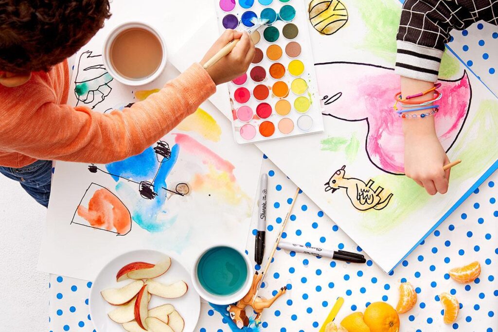 Crianças fazem exposição de pintura