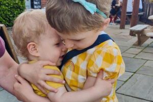 Poppy Baiçey no hospital durante o tratamento do câncer